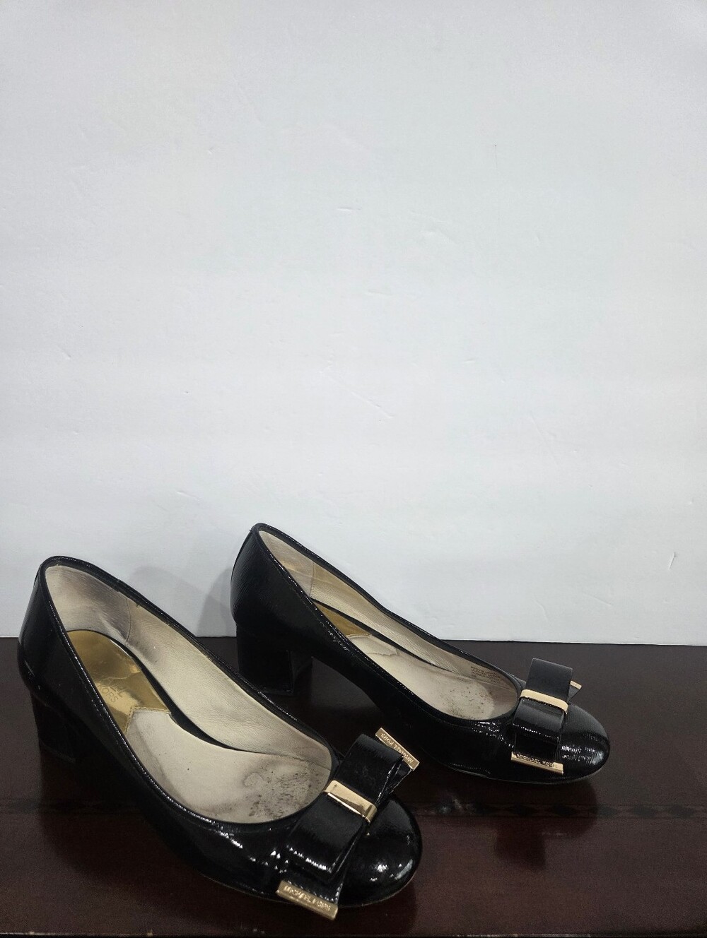 Michael Kors Black Patent Low Block Heel Pumps with Bow Accent Sz.8 M